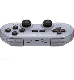De retro geïnspireerde 8Bitdo SN30-controller is compatibel met Switch (1.0.0 of hoger), Windows (7 of hoger, Bluetooth 4.0 of hoger), Steam (Windows 7 of hoger, macOS 10.9 of hoger), Mac OS (10.7 of hoger), Android (4.0 en hoger), Raspberry Pi (Bluetooth 2.0 of hoger) en 8 Bitdo Retro Receivers! De Gamepad is draadloos te gebruiken met Bluetooth en heeft een USB-C aansluiting. Ook beschikt de controller over Rumble functies, motion controller ondersteuning en LED indicatoren.  Inhoud: - SN30 Buetooth Gamepad